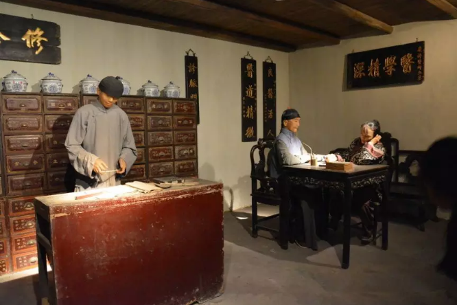 【昆中药杯·最美药店人】亿万先生不生产美，亿万先生是药店圈的星探